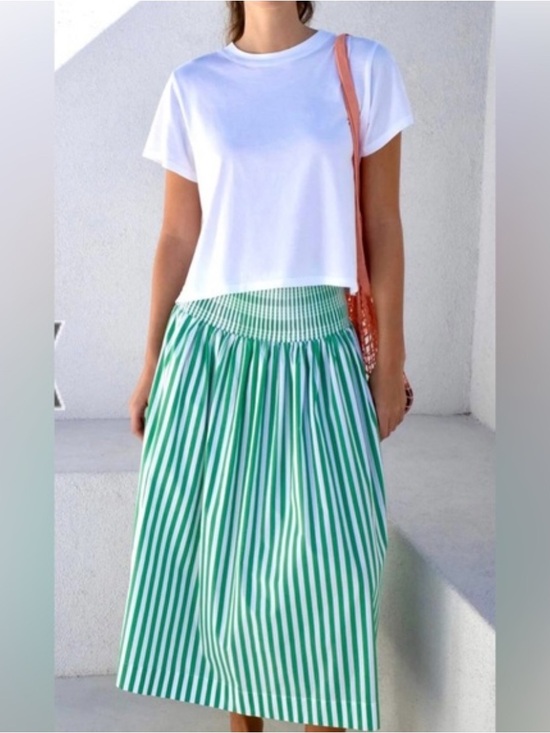 AYR Dresses & Skirts - AYR poplin skirt smocked waist M
